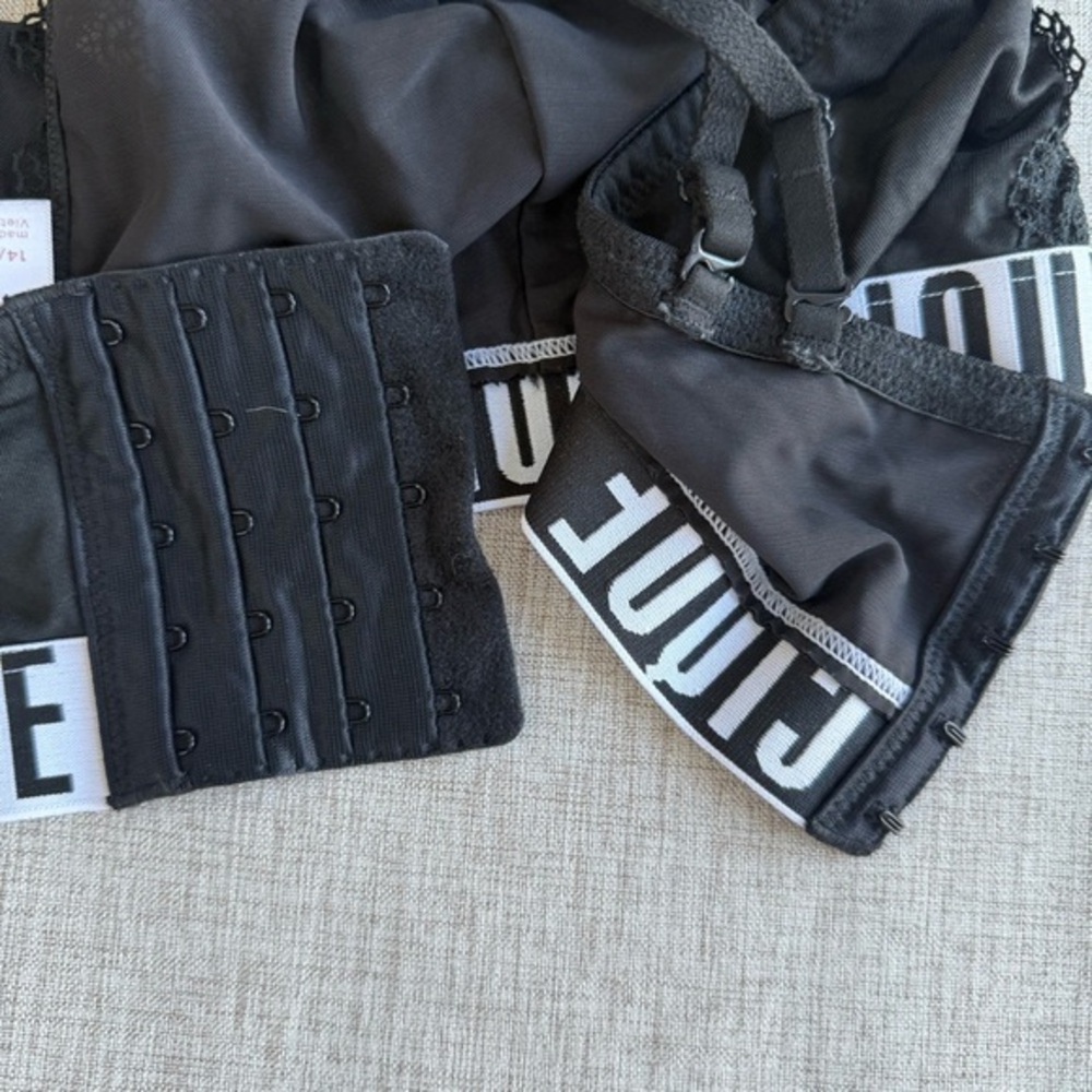 Cacique‎ Black strappy  Lace Bralette wireless size 14/16 - Picture 4 of 8